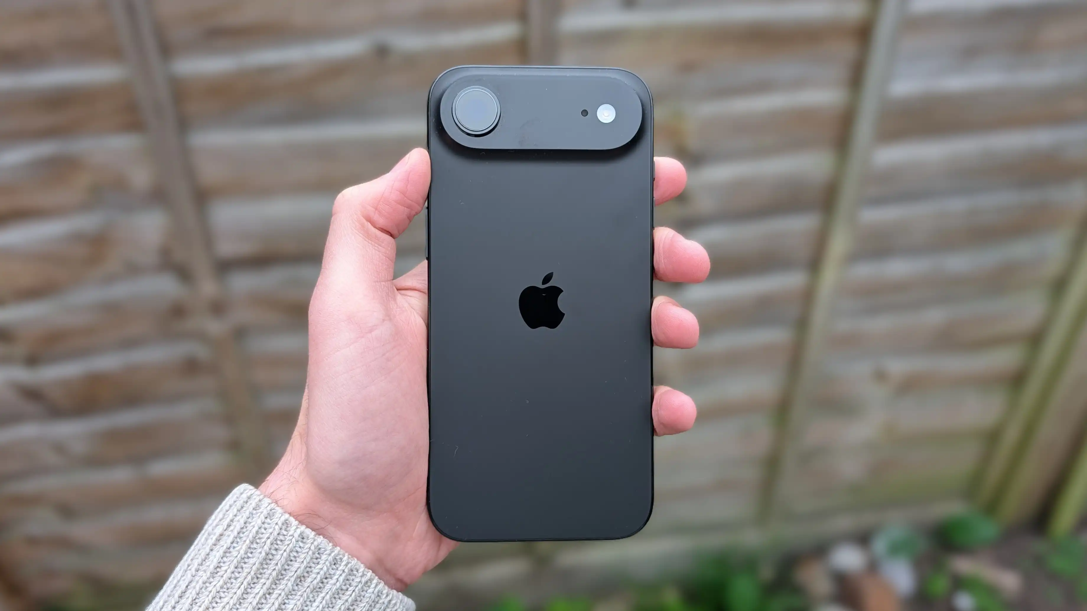 آیفون Air؛ آینده‌ای سبک‌تر از همیشه یا بازتعریف گوشی‌های هوشمند اپل؟